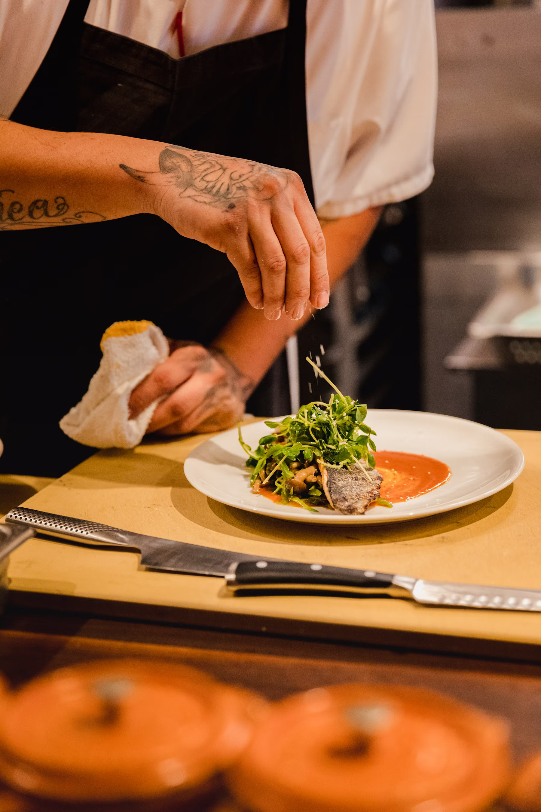 Wieczór restauracyjny, Białystok — starannie wykończona potrawa w nowoczesnym wydaniu — perspektywa gościa